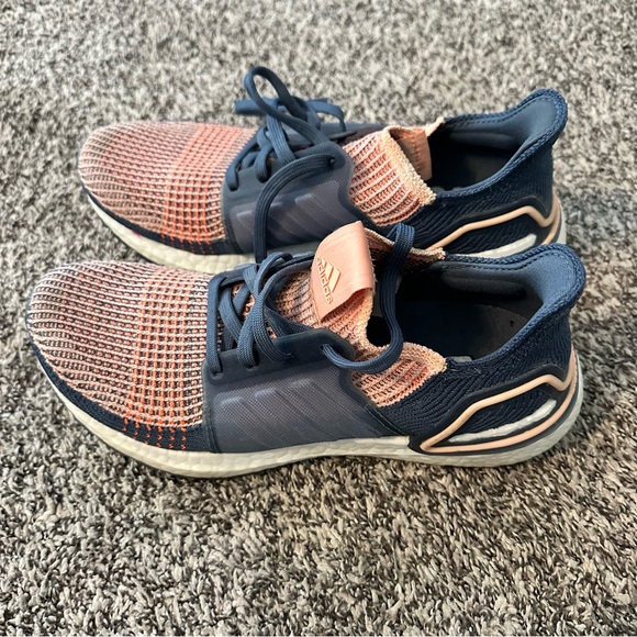 Adidas Women’s UltraBoost 19 running shoes - Picture 4 of 6